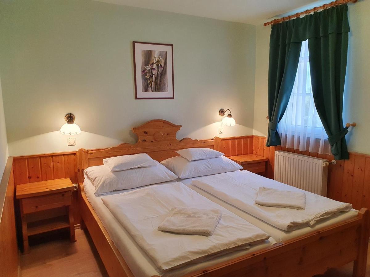 Bozi Rozi Panzio Hotel Fertőboz Exterior foto