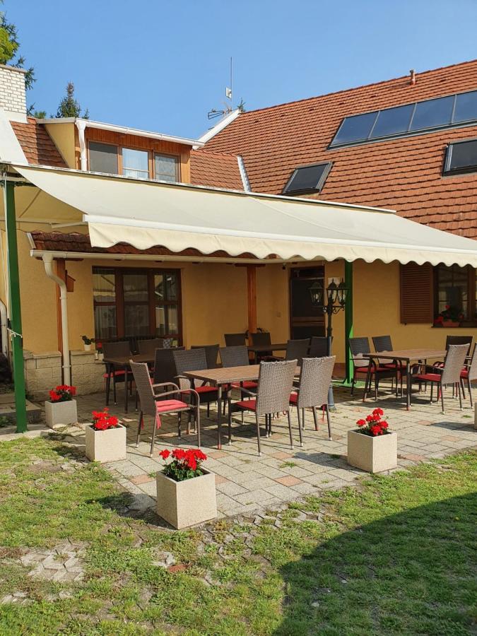 Bozi Rozi Panzio Hotel Fertőboz Exterior foto